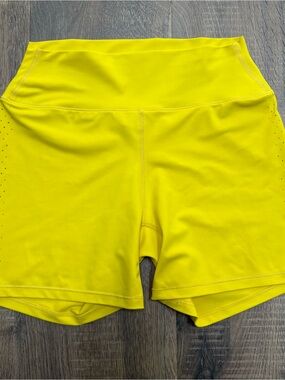 Buffbunny Collection Yellow high waisted biker Shorts size medium